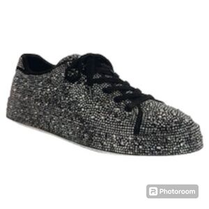 Women’s sneakers (classic tennis look) with sparkling rhinestones.